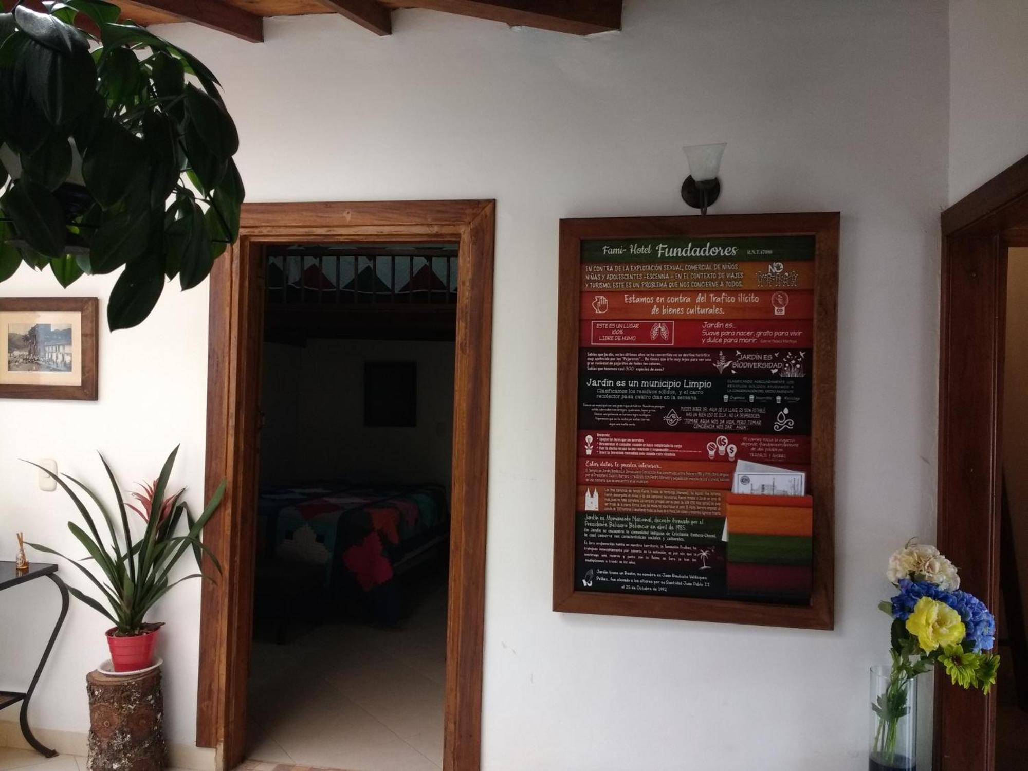 Hostal Famihotel Fundadores Jardín Exteriér fotografie
